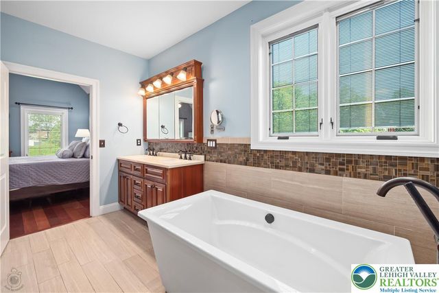 2244 Wagon Wheel Drive, Easton, PA 18040