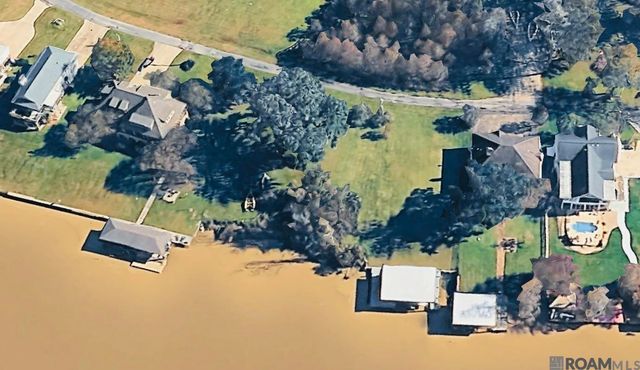 17619 Cove Ln, Denham Springs, LA 70726