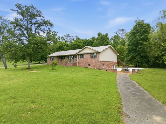 245 Rains Creek Ln, Parsons, TN 38363
