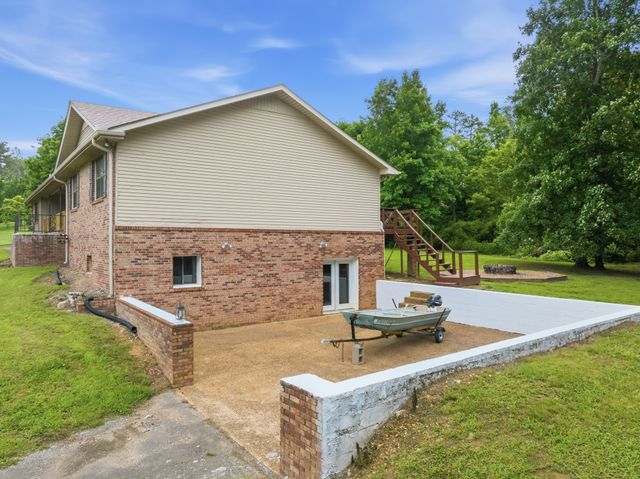 245 Rains Creek Ln, Parsons, TN 38363