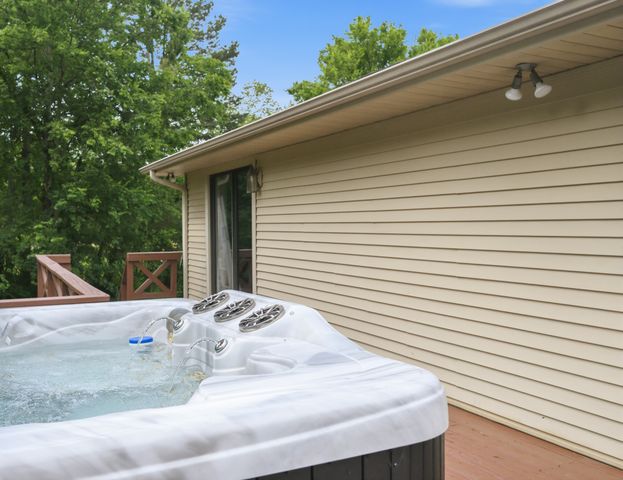 245 Rains Creek Ln, Parsons, TN 38363