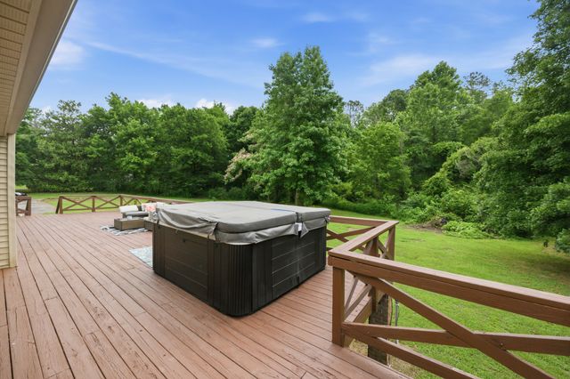 245 Rains Creek Ln, Parsons, TN 38363