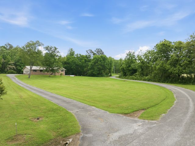 245 Rains Creek Ln, Parsons, TN 38363