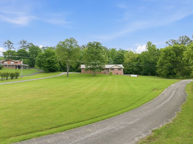 245 Rains Creek Ln, Parsons, TN 38363