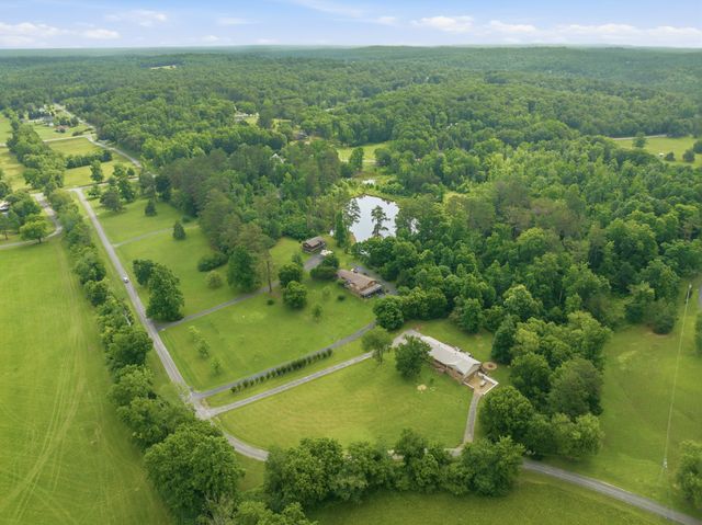 245 Rains Creek Ln, Parsons, TN 38363