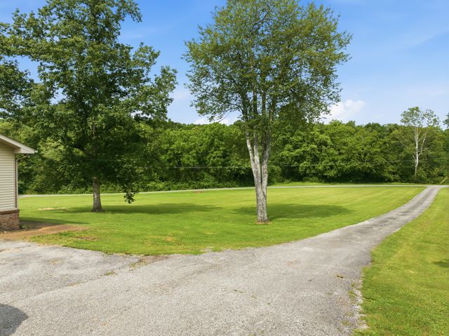245 Rains Creek Ln, Parsons, TN 38363