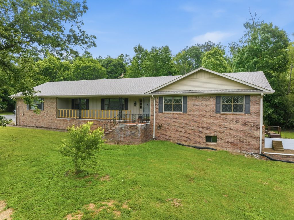 245 Rains Creek Ln, Parsons, TN 38363