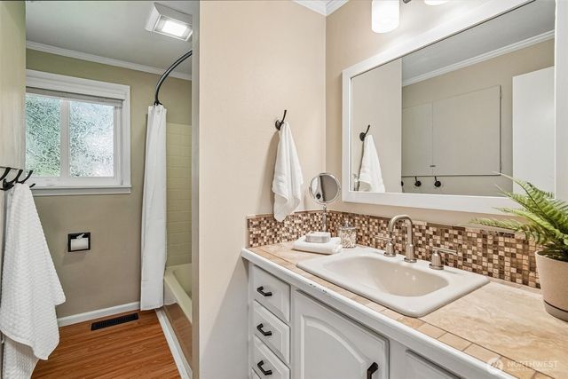 1515 213th Place SW, Lynnwood, WA 98036