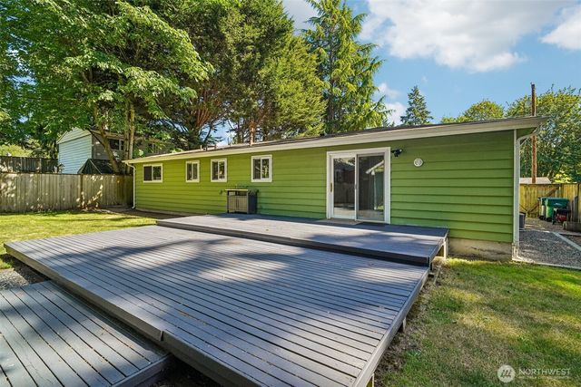 1515 213th Place SW, Lynnwood, WA 98036