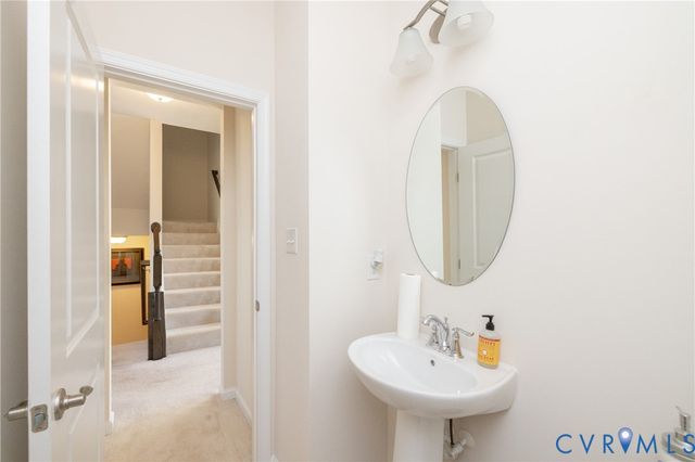 16709 Gossamer Dr, Moseley, VA 23120