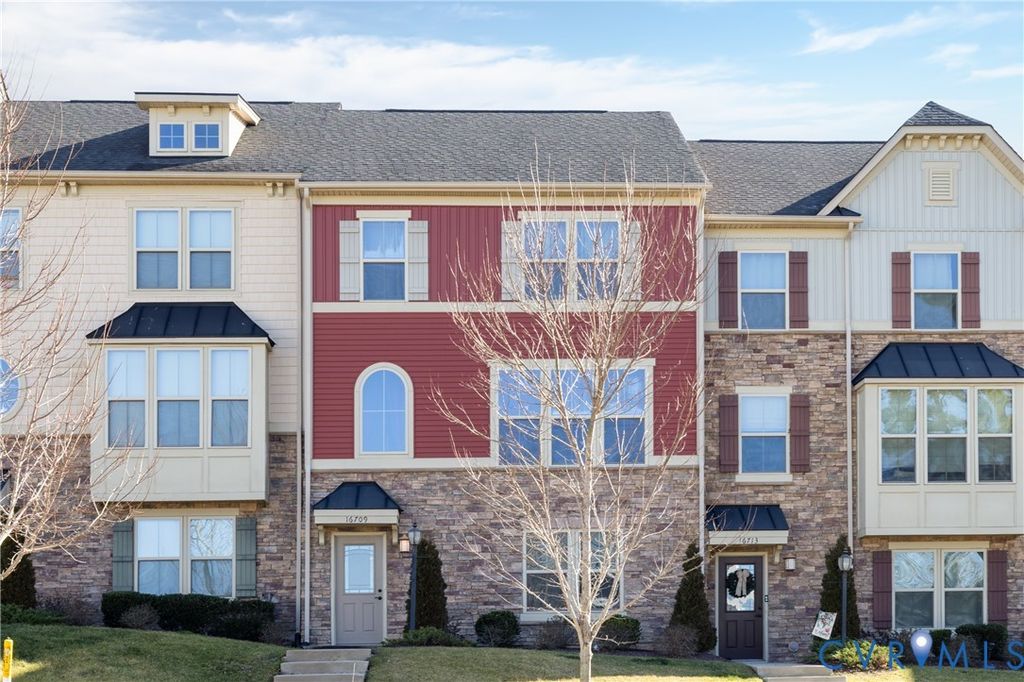 16709 Gossamer Dr, Moseley, VA 23120