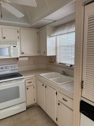 4210 IRONWOOD CIRCLE 404J, Bradenton, FL 34209