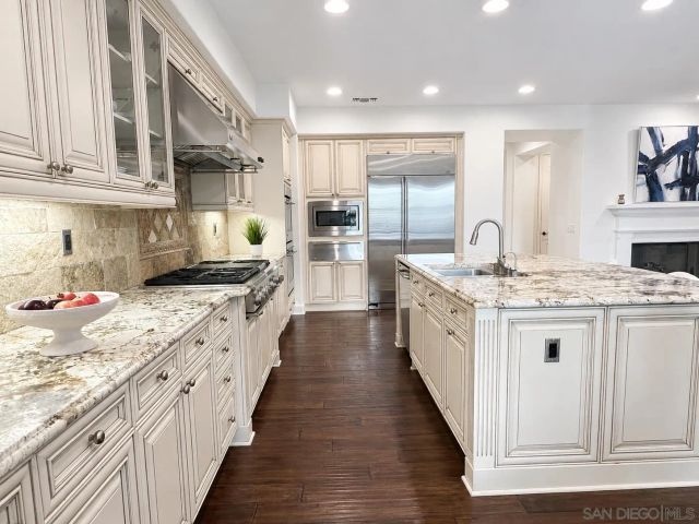 6839 Helenite Place, Carlsbad, CA 92009