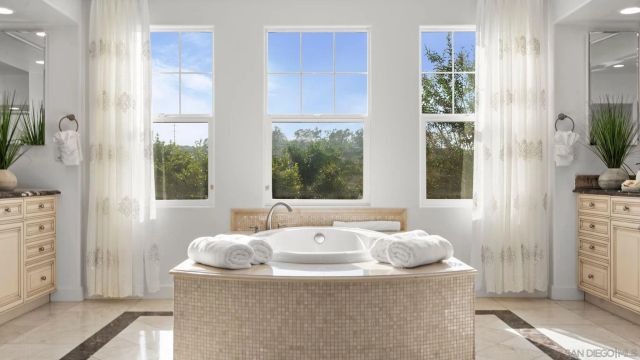 6839 Helenite Place, Carlsbad, CA 92009