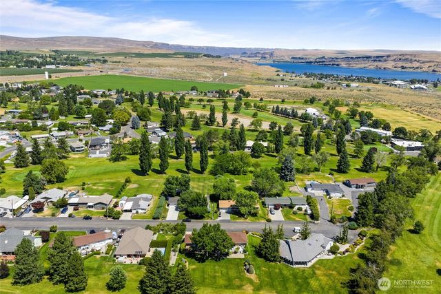 714 Canterbury Road NW, Soap Lake, WA 98851