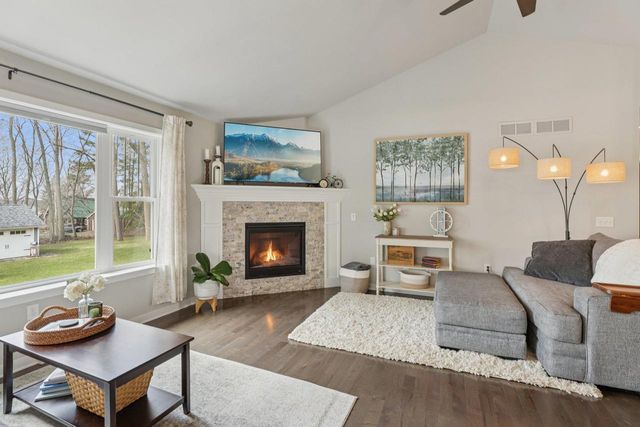 W9063 Lakeview Drive, Cambridge, WI 53523