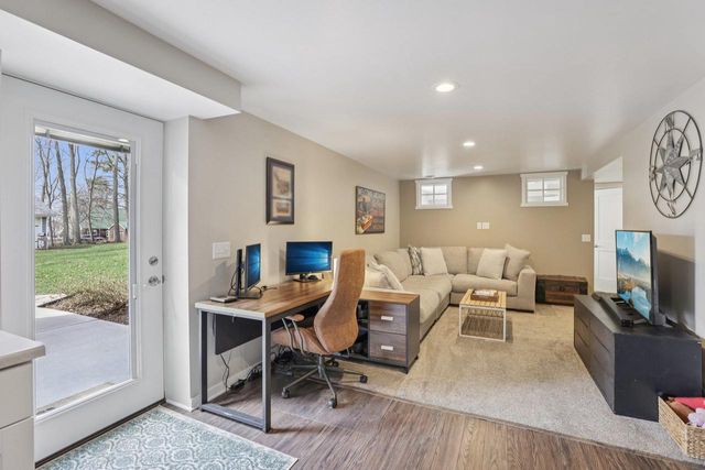 W9063 Lakeview Drive, Cambridge, WI 53523