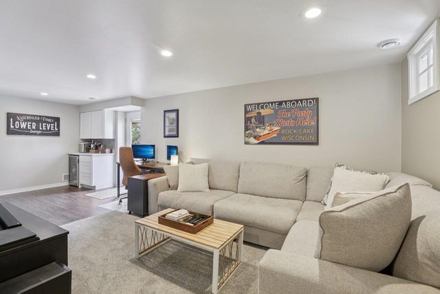 W9063 Lakeview Drive, Cambridge, WI 53523