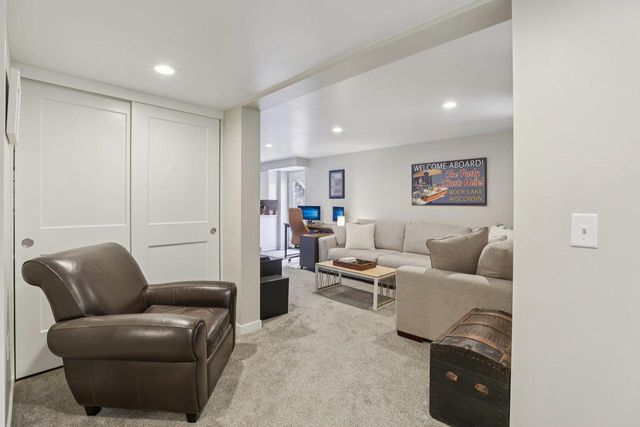 W9063 Lakeview Drive, Cambridge, WI 53523