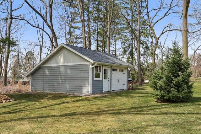 W9063 Lakeview Drive, Cambridge, WI 53523