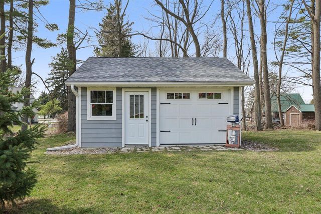 W9063 Lakeview Drive, Cambridge, WI 53523