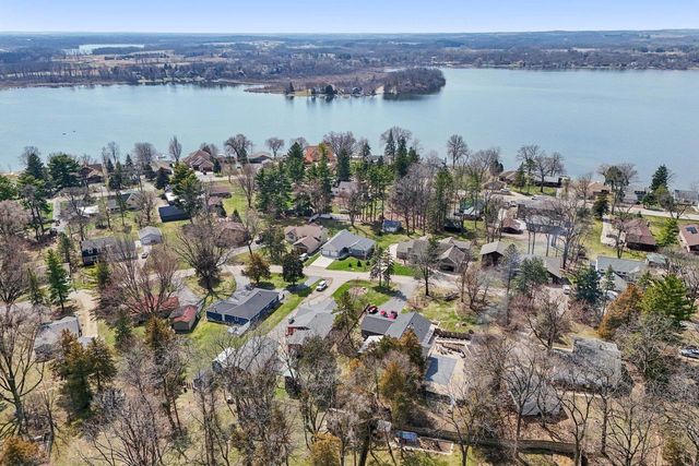 W9063 Lakeview Drive, Cambridge, WI 53523