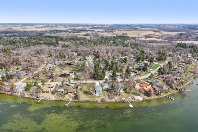 W9063 Lakeview Drive, Cambridge, WI 53523