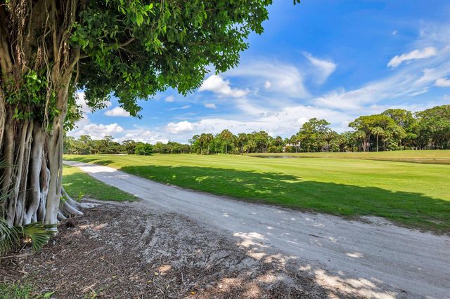 1084 Seagull Park Road S, West Palm Beach, FL 33411