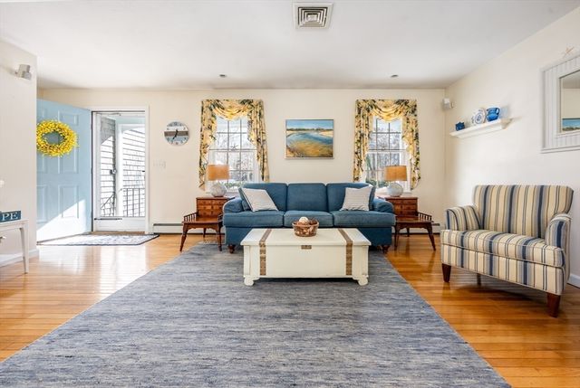 28 Mariners Ln, Yarmouth, MA 02675