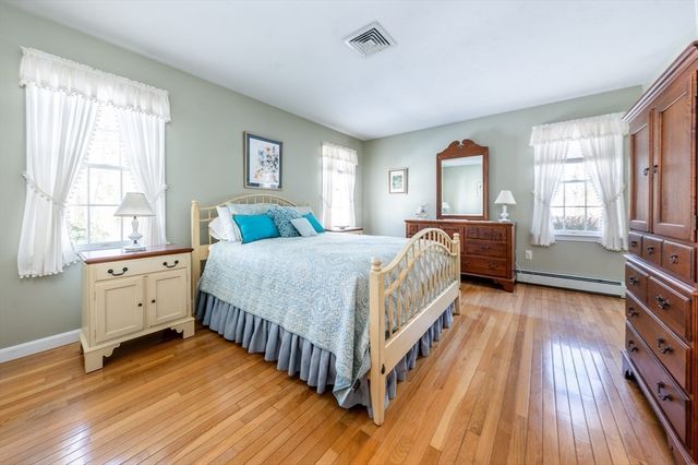 28 Mariners Ln, Yarmouth, MA 02675