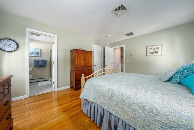 28 Mariners Ln, Yarmouth, MA 02675