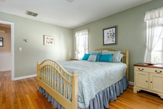 28 Mariners Ln, Yarmouth, MA 02675