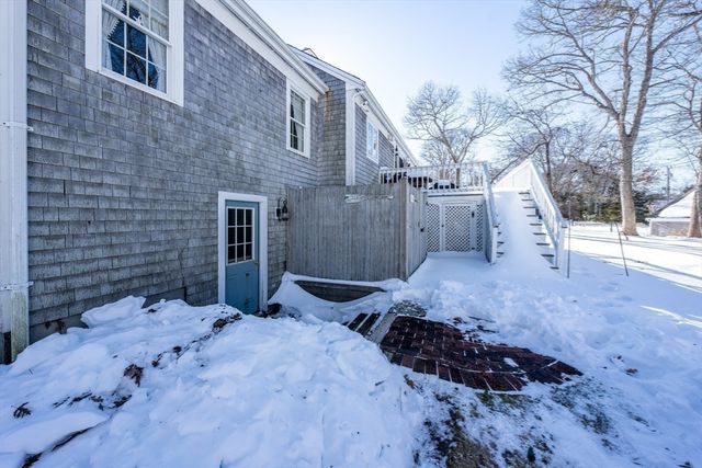 28 Mariners Ln, Yarmouth, MA 02675