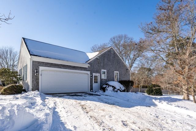 28 Mariners Ln, Yarmouth, MA 02675
