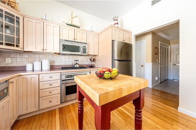 28 Mariners Ln, Yarmouth, MA 02675