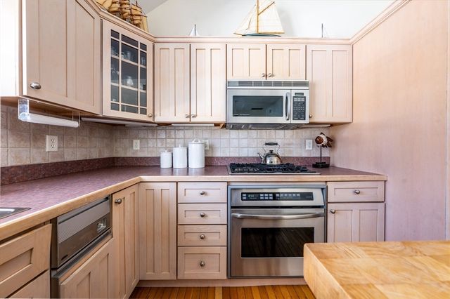 28 Mariners Ln, Yarmouth, MA 02675