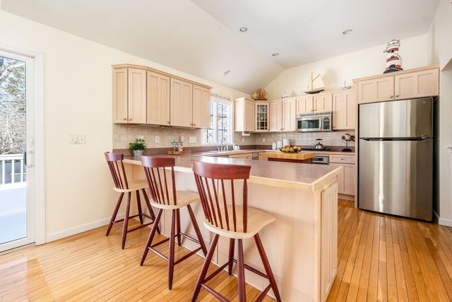 28 Mariners Ln, Yarmouth, MA 02675