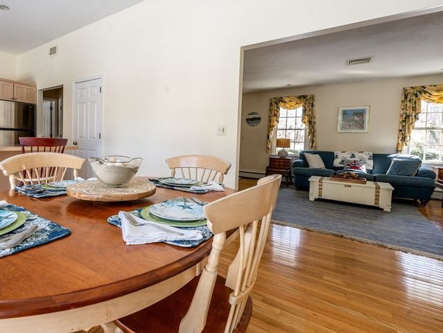 28 Mariners Ln, Yarmouth, MA 02675