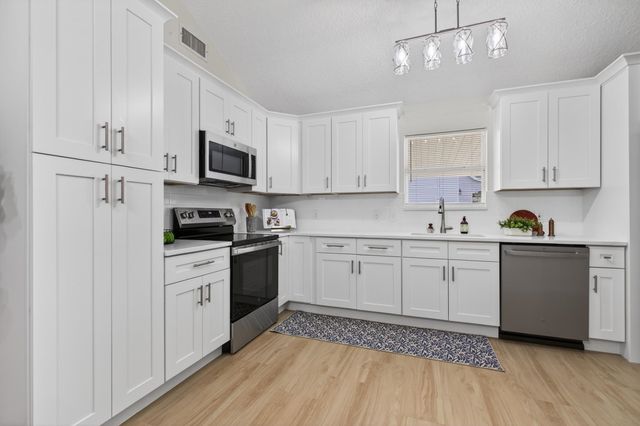 37 Madeore St, St Augustine, FL 32084