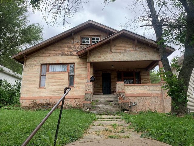 1331 S 17th Street, St Joseph, MO 64507