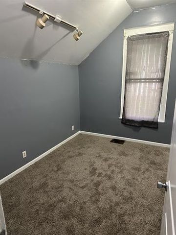 1331 S 17th Street, St Joseph, MO 64507