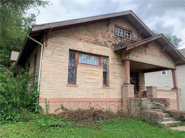 1331 S 17th Street, St Joseph, MO 64507