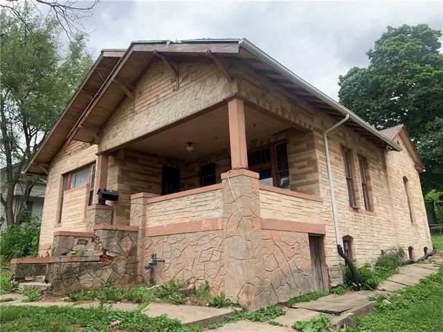 1331 S 17th Street, St Joseph, MO 64507