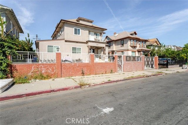 1415 Arapahoe Street, Los Angeles, CA 90006