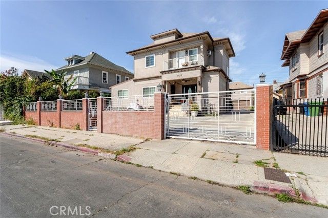 1415 Arapahoe Street, Los Angeles, CA 90006