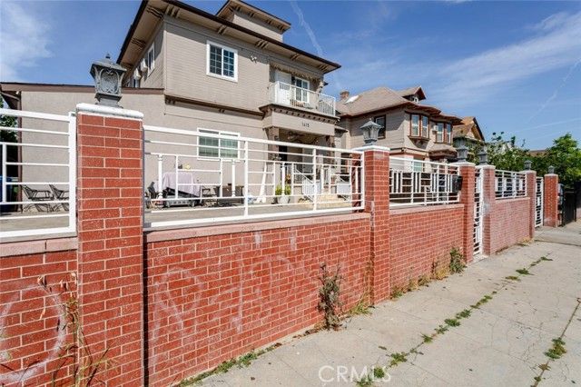 1415 Arapahoe Street, Los Angeles, CA 90006