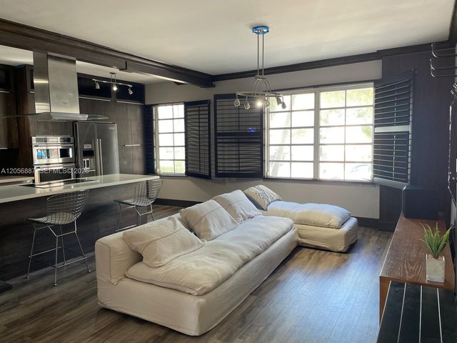 610 8th Street 101, Miami Beach, FL 33139