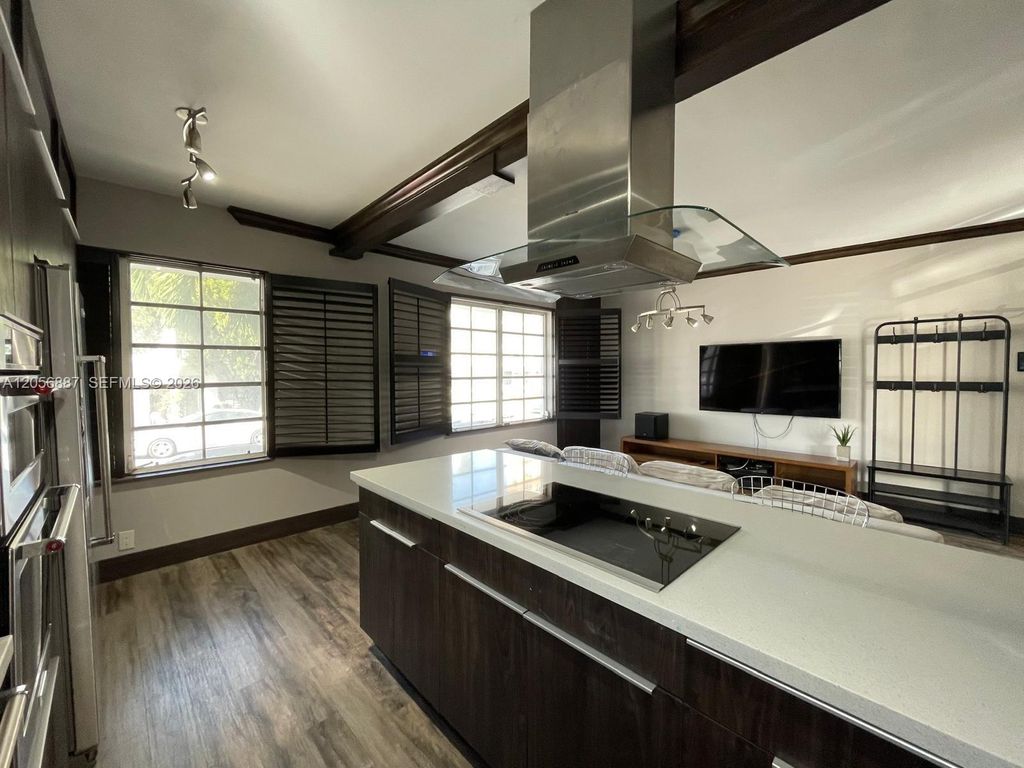 610 8th Street 101, Miami Beach, FL 33139