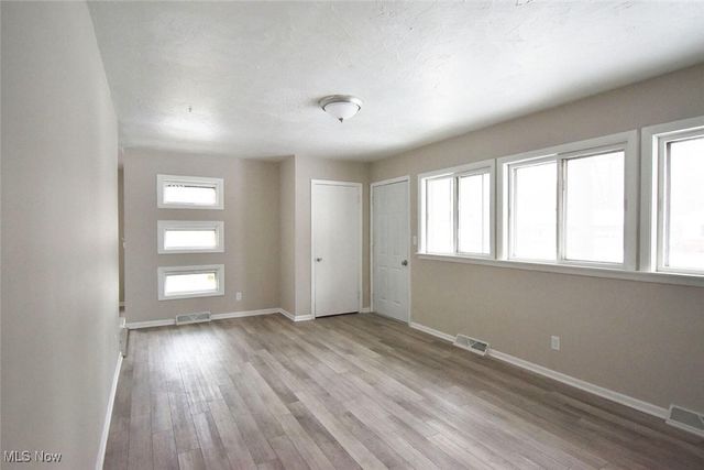 2426 Montgomery Avenue NW, Warren, OH 44485