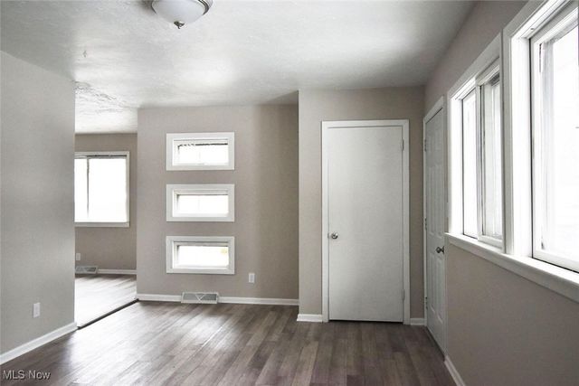 2426 Montgomery Avenue NW, Warren, OH 44485